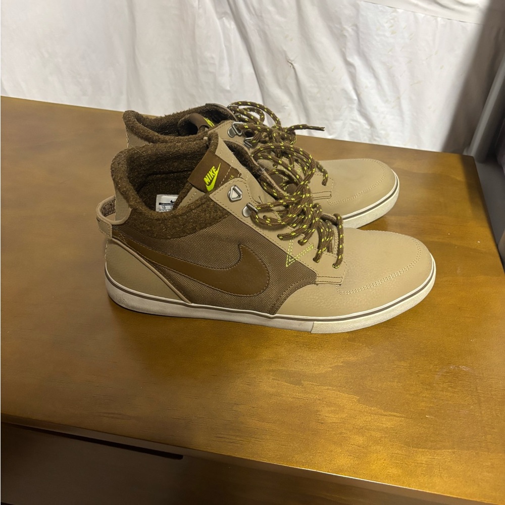 Nike Braata Mid LR Beige and Dark Brown Sneakers